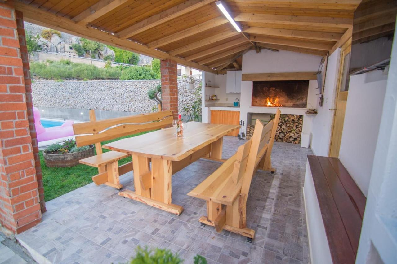 Village Holiday Apartman With Heated Pool Maslina Kostanje ภายนอก รูปภาพ