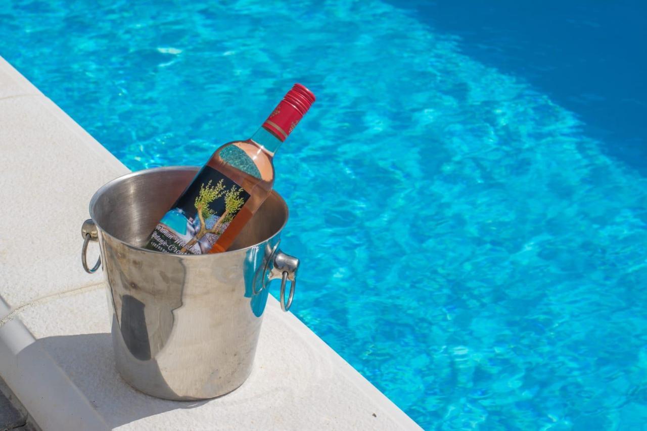 Village Holiday Apartman With Heated Pool Maslina Kostanje ภายนอก รูปภาพ