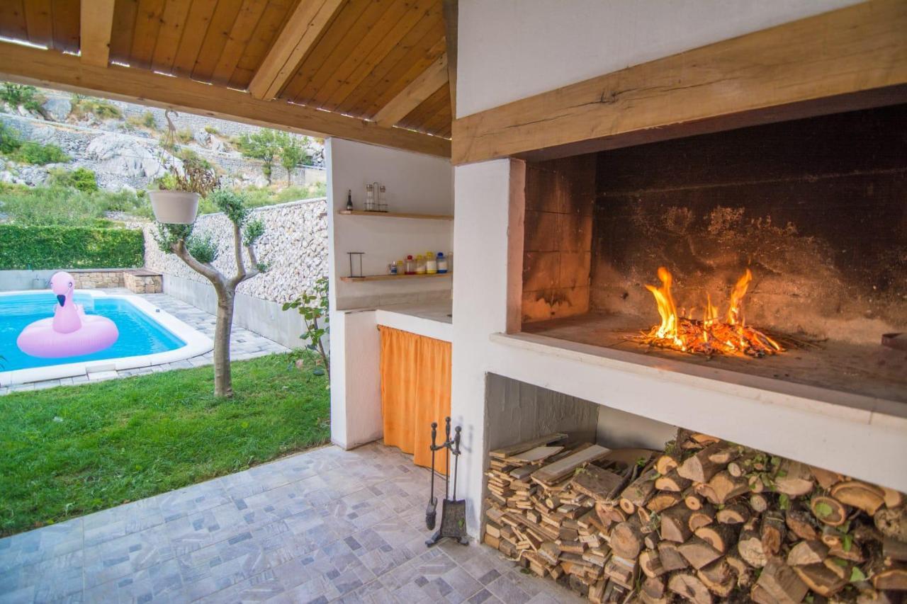 Village Holiday Apartman With Heated Pool Maslina Kostanje ภายนอก รูปภาพ