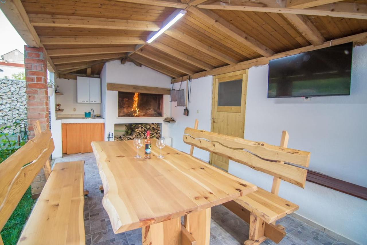 Village Holiday Apartman With Heated Pool Maslina Kostanje ภายนอก รูปภาพ