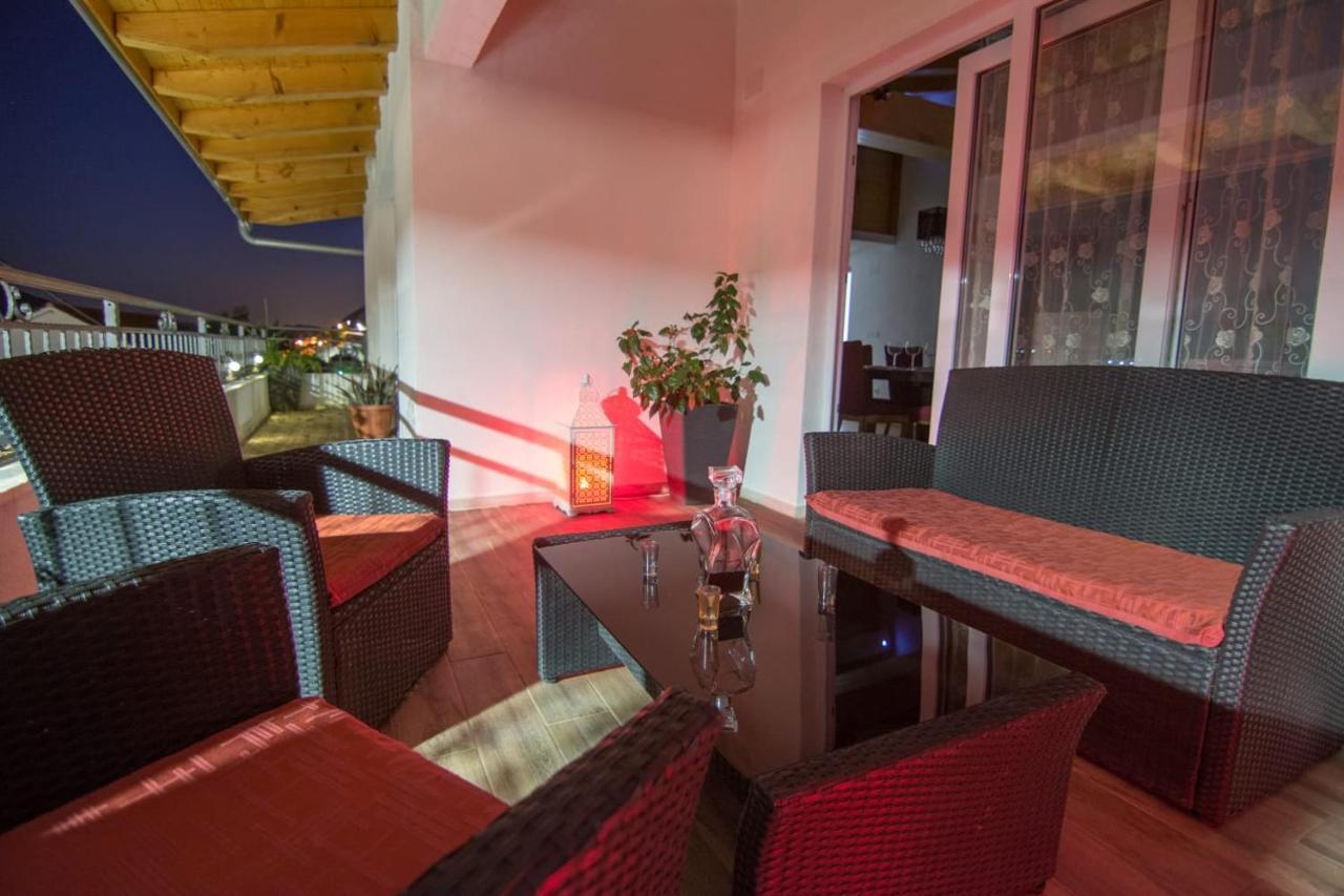 Village Holiday Apartman With Heated Pool Maslina Kostanje ภายนอก รูปภาพ