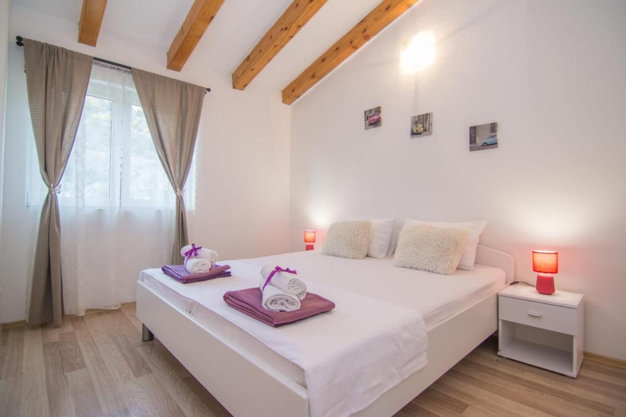 Village Holiday Apartman With Heated Pool Maslina Kostanje ภายนอก รูปภาพ