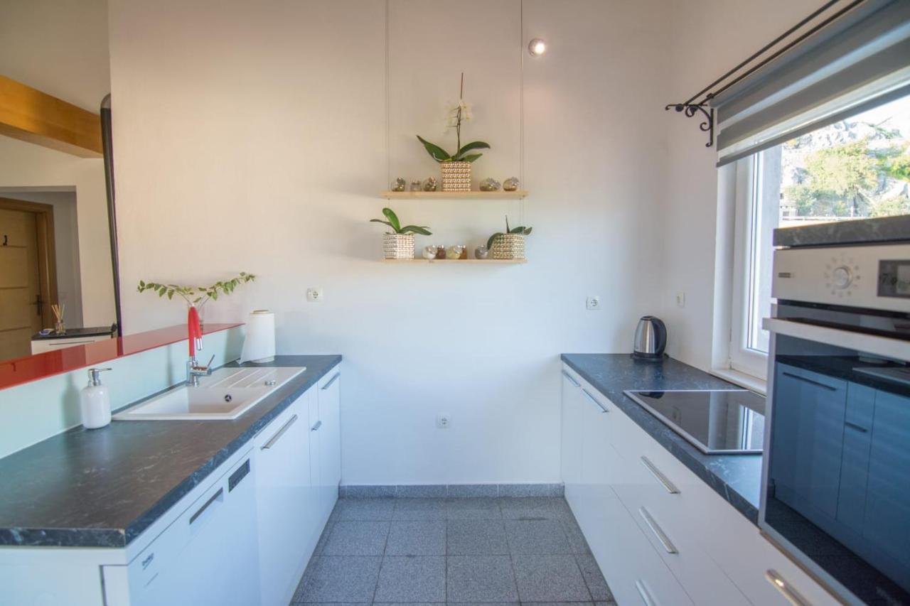 Village Holiday Apartman With Heated Pool Maslina Kostanje ภายนอก รูปภาพ