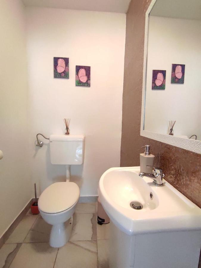 Village Holiday Apartman With Heated Pool Maslina Kostanje ภายนอก รูปภาพ