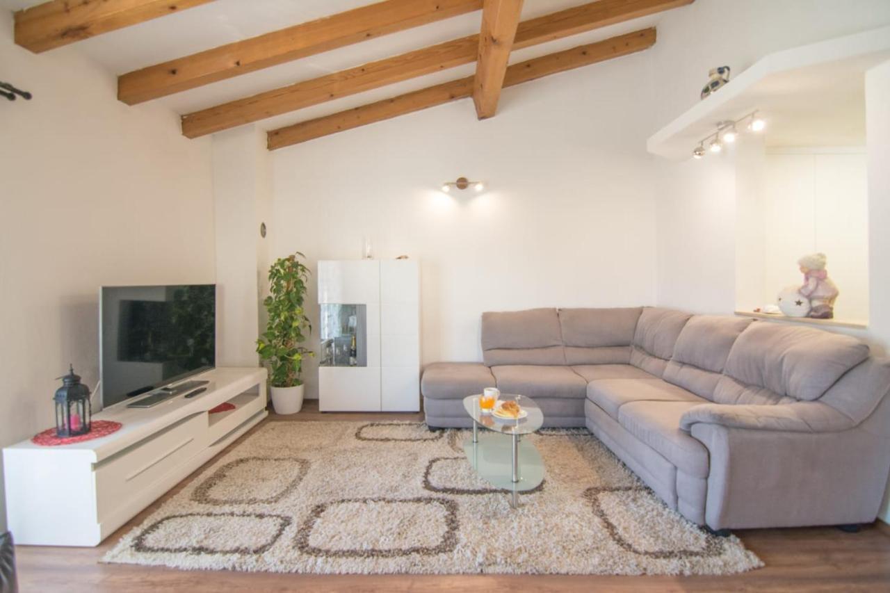 Village Holiday Apartman With Heated Pool Maslina Kostanje ภายนอก รูปภาพ